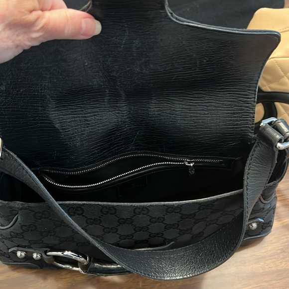 Pre loved Gucci bag. Has wear on corners but still looks nice. - Picture 5 of 6
